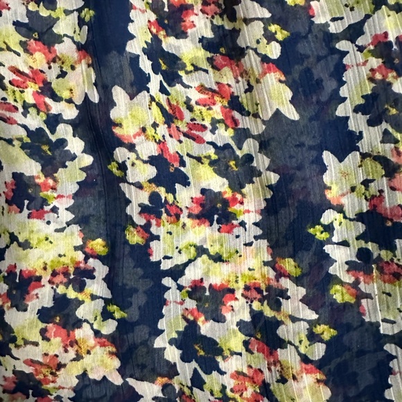 Jessica Simpson floral top/woman’s M/ square very flattering neck line/flowy - Picture 7 of 10